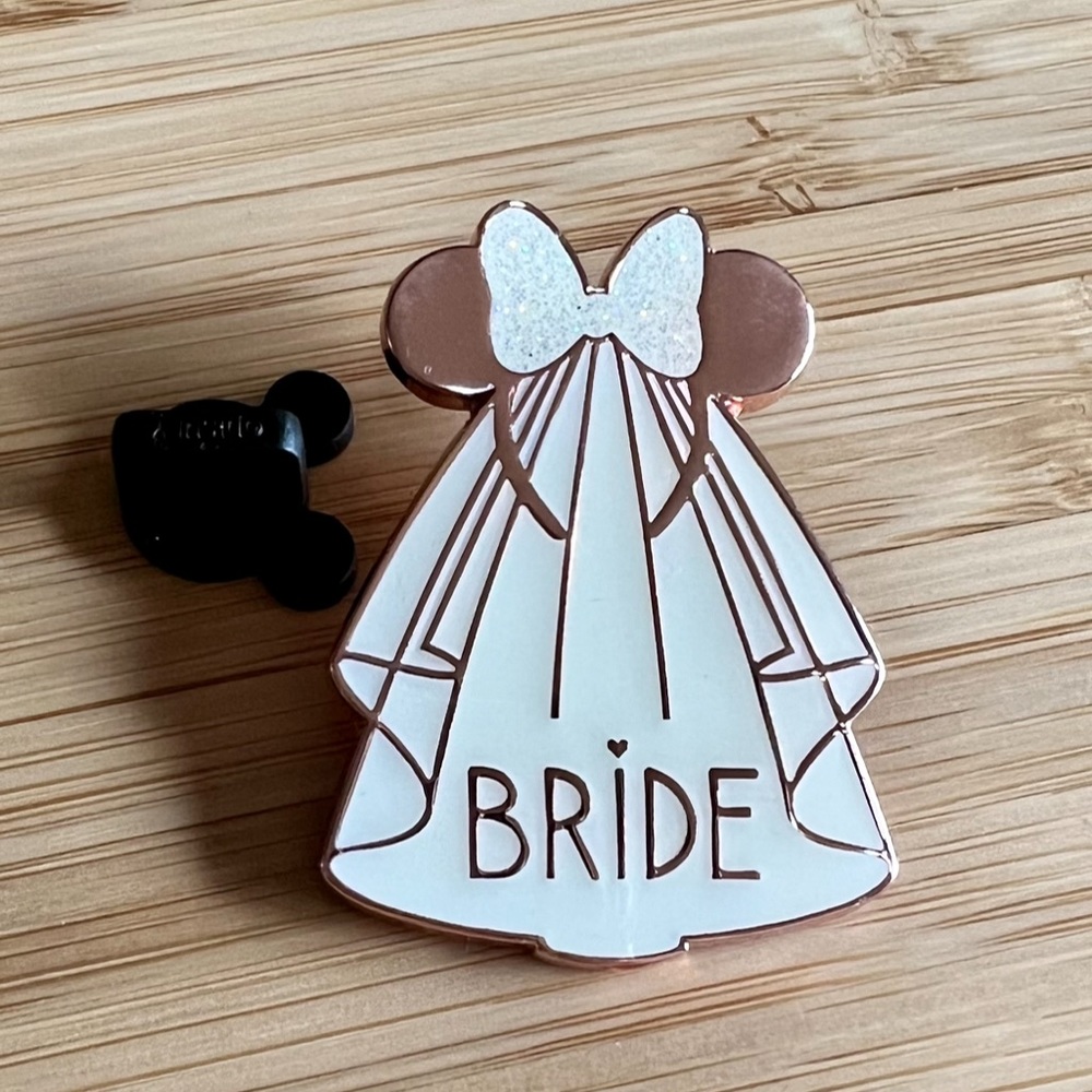 Disney Pin -MINNIE MOUSE BRIDE EARS - NEW